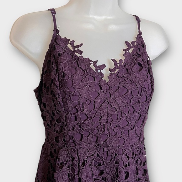 ASTR the Label Revolve Lace Midi Dress Size Medium purple cocktail wedding guest - Picture 5 of 7